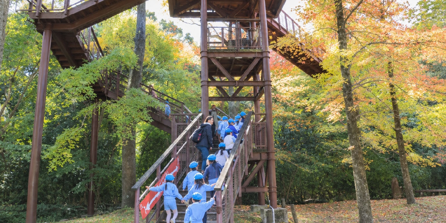 10万博ソラード階段年長